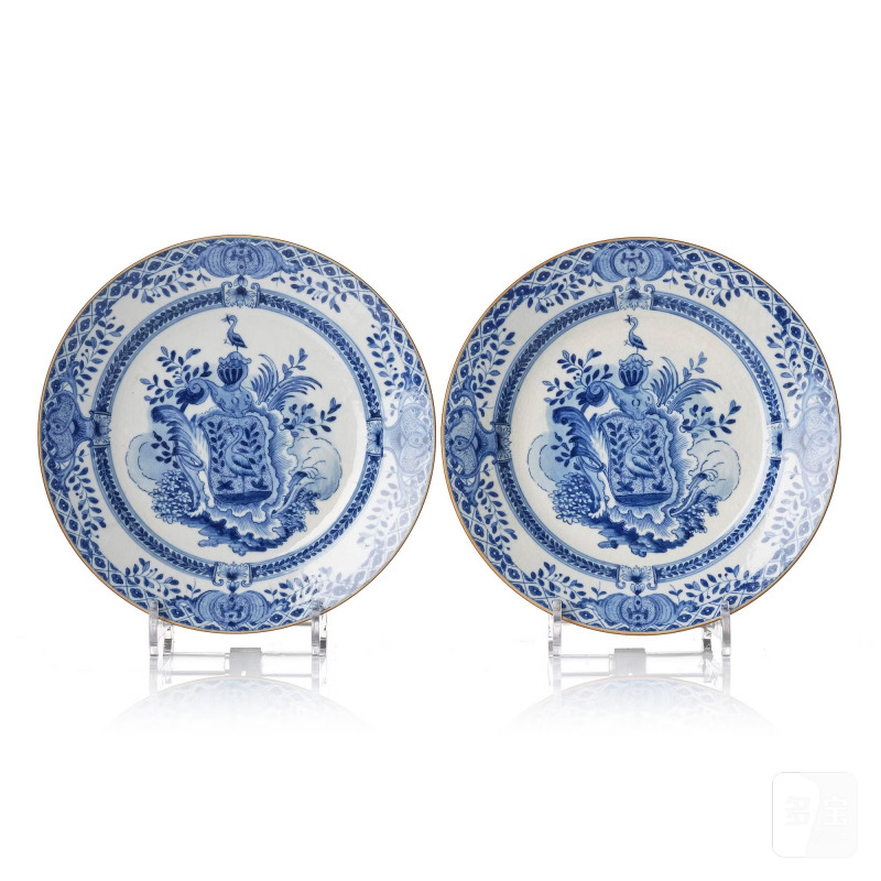 A pair of armorial dinner plates, - 图2